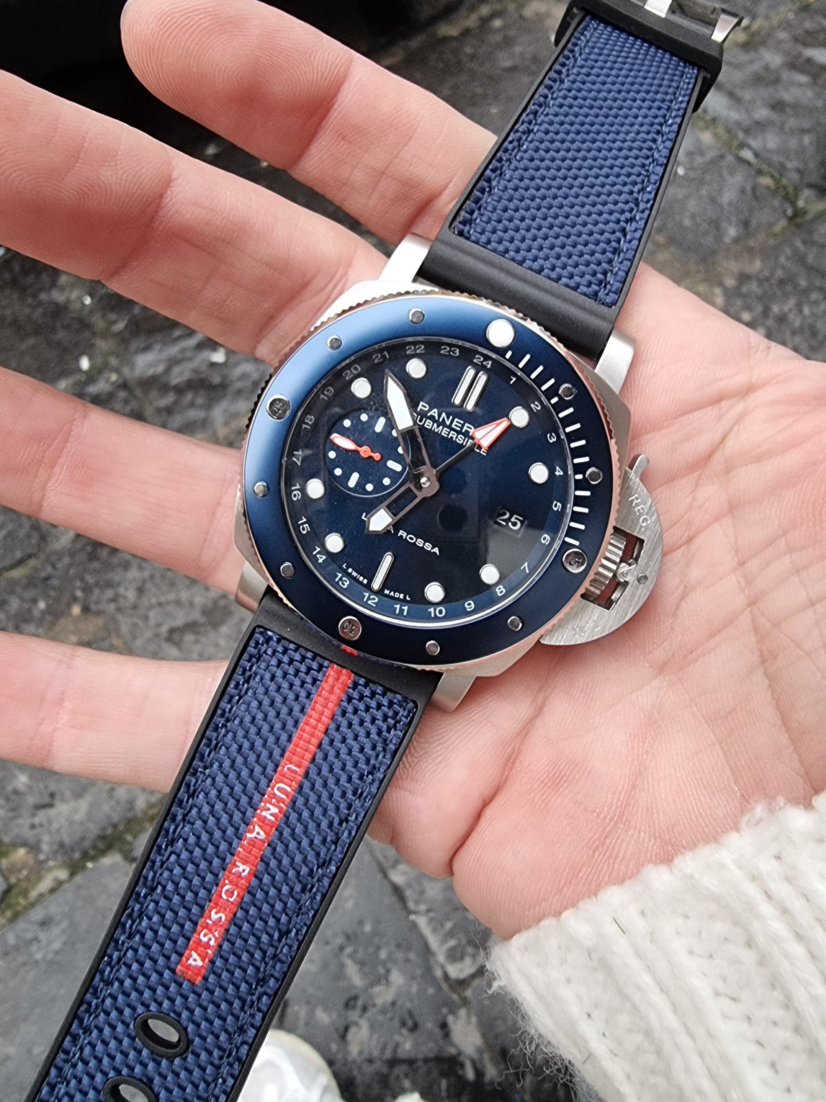 PANERAI SUBMERSIBLE LUNA ROSSA