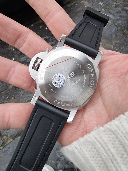 PANERAI SUBMERSIBLE LUNA ROSSA