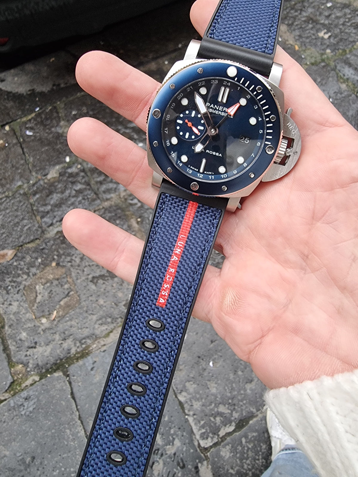PANERAI SUBMERSIBLE LUNA ROSSA