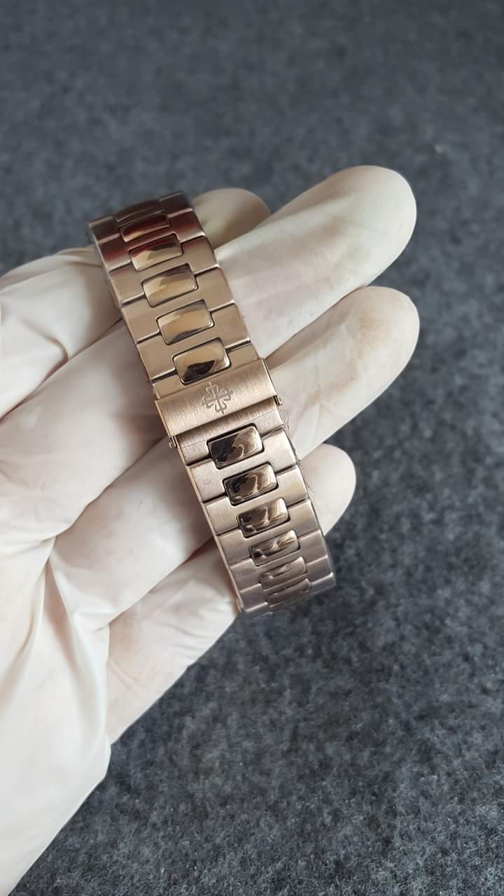 PATEK PHILIPPE NAUTILUS ROSÉ GOLD 5711/1R-001
